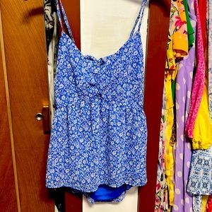 Japna open back blue floral, top size large